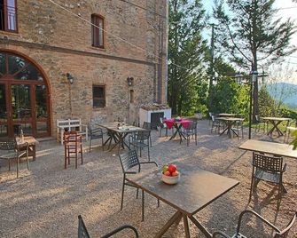 Raffinee Farmhouse with pool views - Umbertide - Patio
