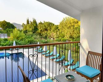 Pyramid Boutique Hotel - Kayaköy - Balcón