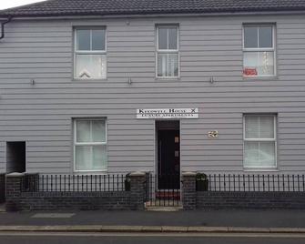 Ark Royal studio apartment - Double Bed - Bognor Regis - Building