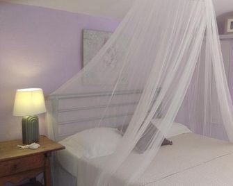 Bienvenue à la Source dans une Maison de Charme - Apt - Schlafzimmer