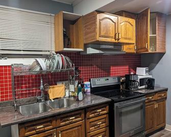 Charming 2-bedroom house in perfect location - Thunder Bay - Kitchen