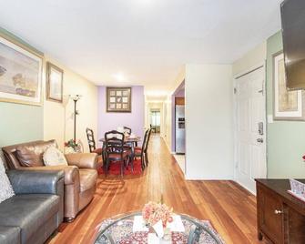 Cheerful 3 Bedroom Home- Near Ewr/Nyc - Newark