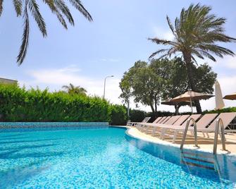 Residence Ara Inn - Torre San Giovanni - Piscina