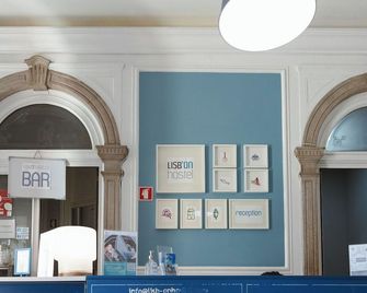Lisb'on Hostel - Lisbon - Front desk