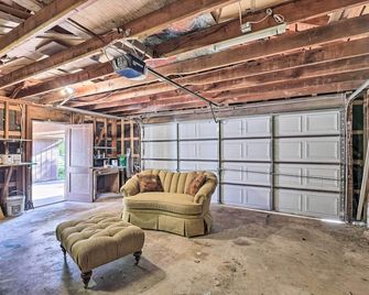 Spacious Seabrook Home with Patio 1 Mi to Beach! - Seabrook