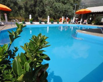 Hotel Sylvia - Kinira - Pool