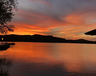 Point View Resort - Camdenton