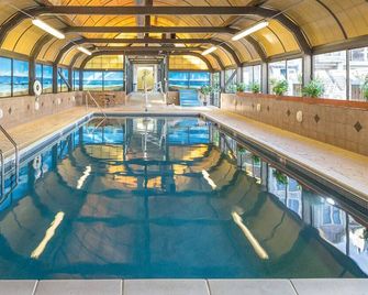 1 Bedroom Suite w/ Kitchen at Newport Onshore! - Newport - Piscina