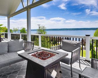 Moxie on the Lake: Relaxing Pet Friendly Seneca Lake Getaway! - Lodi - Balcony
