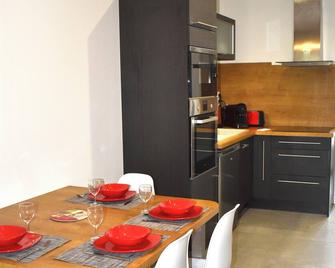 Appartement refait à neuf avec terrasse et jardin - Arthès - Cocina