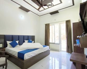 Hotel Hill River View Resort - Uttarkāshi - Camera da letto