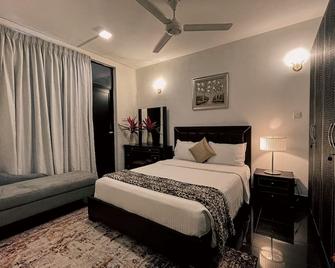 Haggai Tourist Bungalow - Colombo - Bedroom