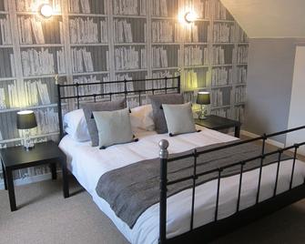 Amazing Outside Spaces, Authentic, Stylish Interiors, & Lovely Views - Thenissey - Habitación