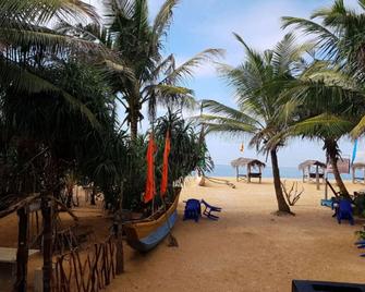 Tamaro Beach Resort - היקאדוואה - חוף