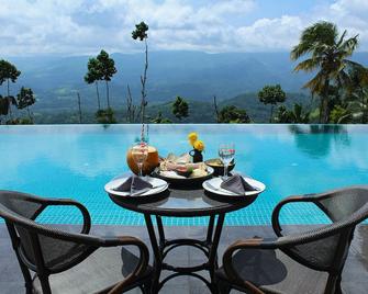 Aarunya Nature Resort & Spa - Kandy - Pool