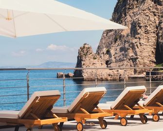 Alimuri Bay Resort - Meta