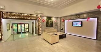 Hotel Chevron International - Ludhiāna - Lobby