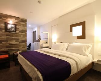 Hotel Casa - Vadodara - Bedroom