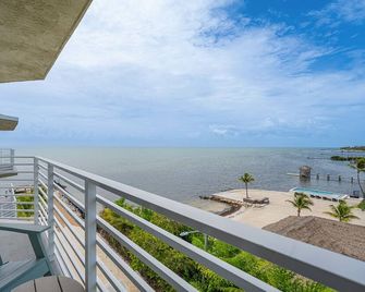 Tropical Islamorada Experience | Free Breakfast, Pool, Parking | Pet-Friendly - 伊斯拉莫拉達 - 陽台