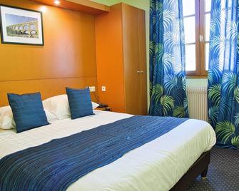 Hotel Restaurant Le Colombier - Remoulins - Slaapkamer