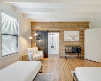 Sip, Fish & Relax Fireside: Serene Schulenburg Gem - Schulenburg