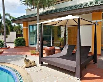 Gorgeous Couple of 2-Storey Houses - Pattaya - Innenhof