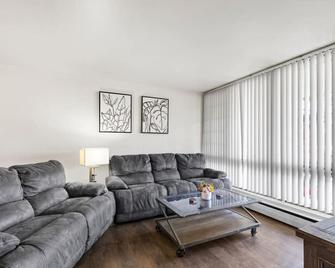Comfy and cozy 1 bd apt in dt ferndale - Ferndale - Living room