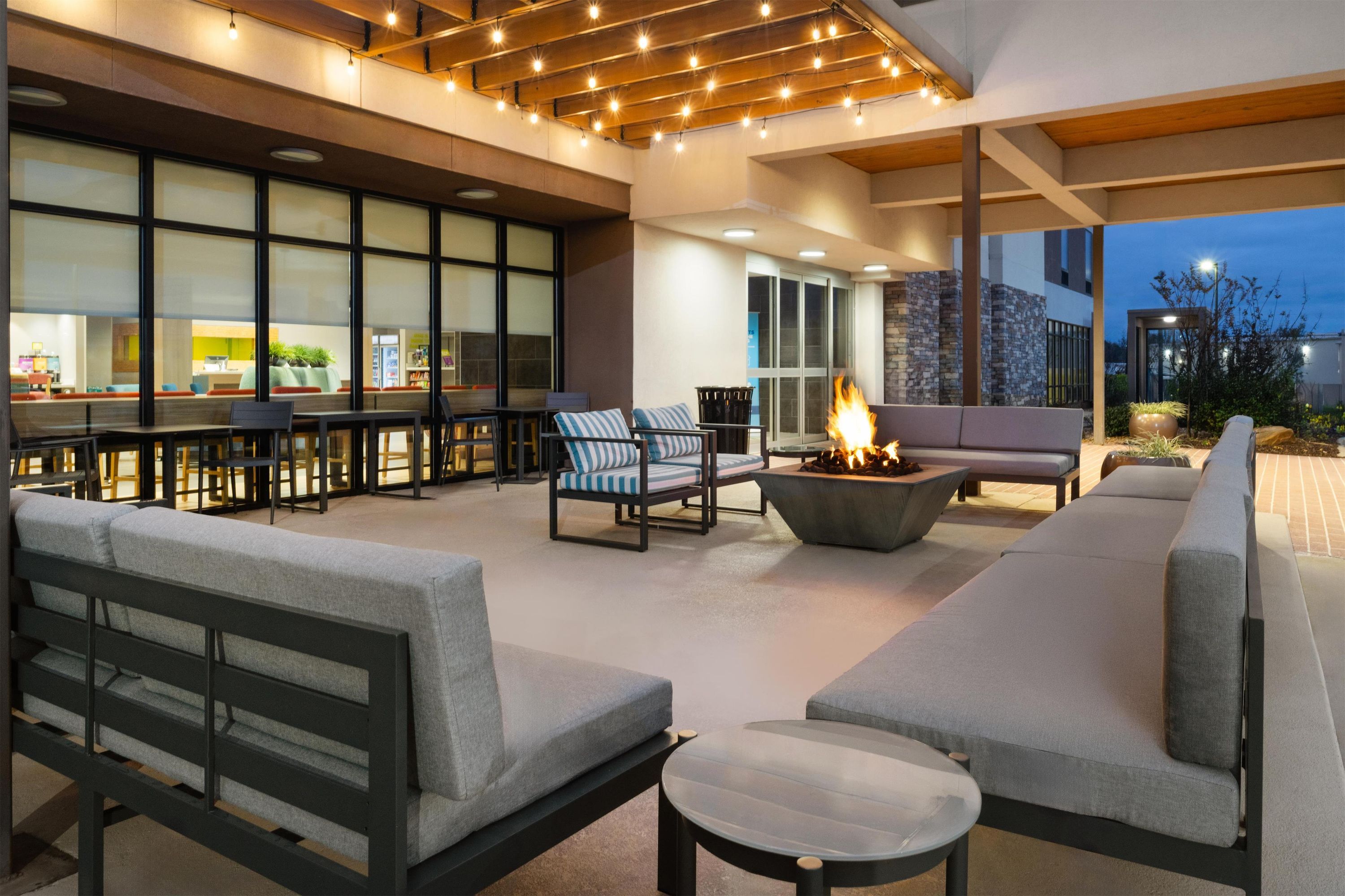 Home2 Suites by Hilton Alexandria - Alexandria - Gebäude