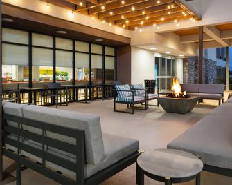 Home2 Suites by Hilton Alexandria - Alexandria - Gebäude