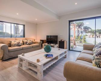 Beguest Sun & Pool House - Parede - Salon