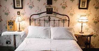 St Benedict - Victorian Bed and Breakfast - Hastings - Bedroom