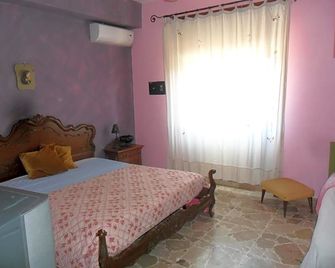 B&b Pinkhouse - מילאצו - חדר שינה