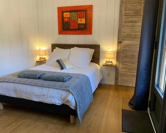 Les Chambres De L'arestel - Arès - Schlafzimmer