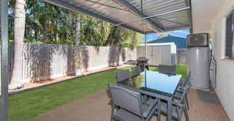 3 bedroom central home - Townsville - Patio