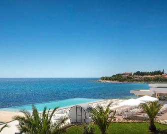 Holiday Homes Sirena Premium Village - Novigrad - Pool