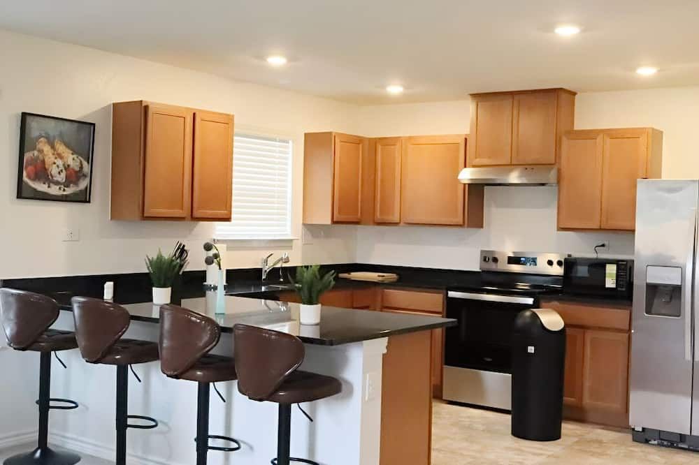 Near Airport & Prime Location Getaway sleeps 8 - סן אנטוניו - מטבח
