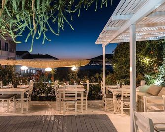 Harmony Hotel - Sarandë - Patio