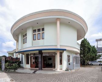 Rehat at Abadi Hotel Tasikmalaya - Tasikmalaya - Building