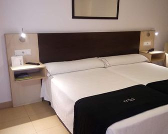 Hotel Room - פונטבדרה - חדר שינה