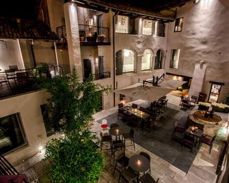 Uve Rooms & Wine Bar - La Morra - Restaurante