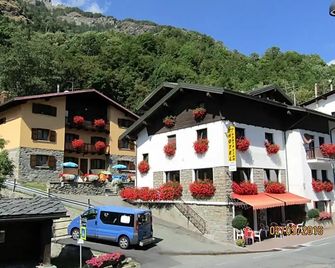 Hotel Punta Cian - Valtournenche - Gebouw