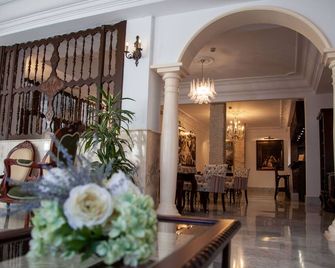 هوتل أركوس دي مونتمار - توريمولينوس - غرفة معيشة