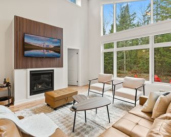 Celestial Cottage With Hottub, Cold Plun - Huntsville - Living room