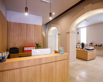 Charme Simon Bolivar - Noto - Recepción