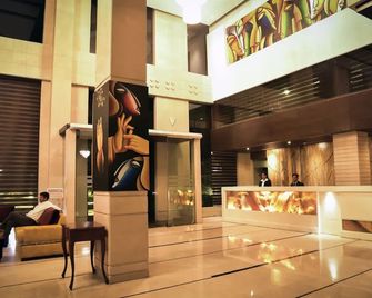 Hotel Almeida - Chandigarh - Lobby
