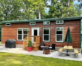 Redwood Chalet Cottage - Howell - Terasa