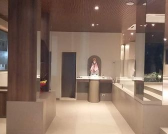 Hotel Sai Palace Express - Shirdi - Front desk