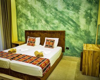 Te Bujtina Hotel- Cozy Stay With Traditional Breakfast Near Beach - Golem - Chambre