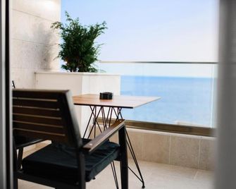 Hotel G Star - Sutomore - Balcón