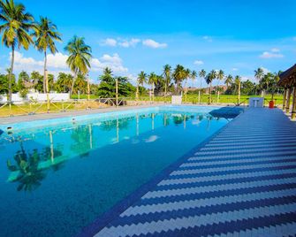 Hampi Delmont Resort - Hampi - Piscina